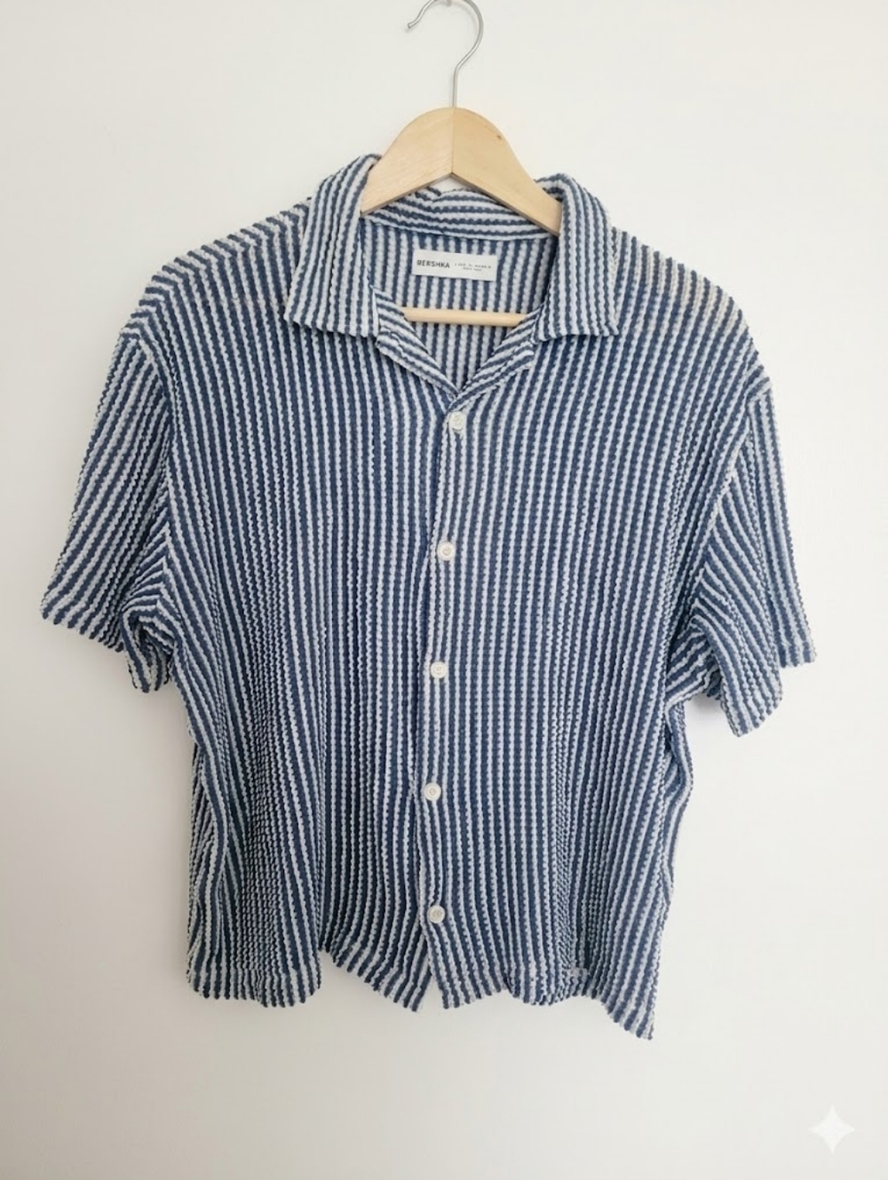 Bershka Blue & White Striped Short-Sleeve Button-Up Shirt Size M